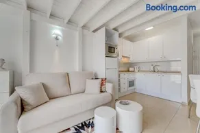 Yucca Park Apartment - Image 4