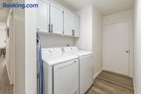 3BR Cozy Home~ Stylish & New ~ UC Merced ~ en route Yosemite! - Image 5