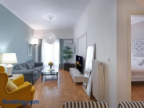 Spacious city center apartment - Image 1