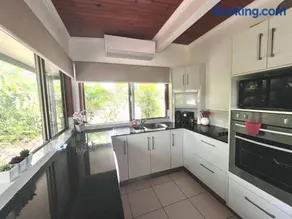 Bluefin House beachfront access - Image 3