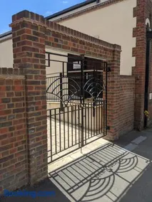 Fordingbridge New Forest Town Apartment - Image 2