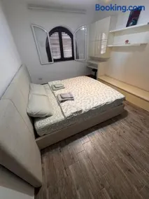 Double bedroom with private bathroom - Image 2
