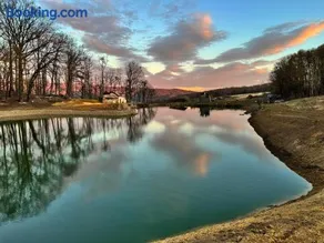 Peaceful Lake House - Image 2