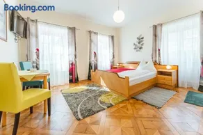 4-bed room, shower, toilet, facing the garden - Image 5