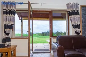 1 Eden at Williamscraig Holiday Cottages - Image 3