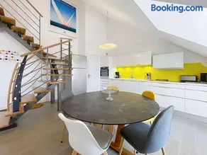 Duplex de standing en centre-ville avec parking, proche port et plage - FR-1-361-377 - Image 4