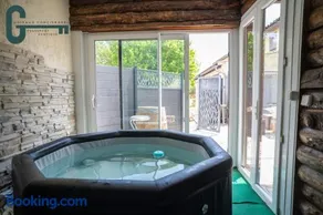 Séjour détente avec spa, piscine et sauna - Image 1
