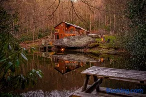 Serene mountain getaway, Hot Tub, Sauna, Lake View, Swim, Fish, Hiking, EV plugin - Image 1