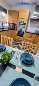Stylish home in Linlithgow Near Edinburgh Airport Free parking Free WiFi - Image 5