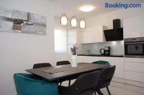 APARTMENT 2 Villa Stella Deluxe with a heated swimming pool, jacuzzi, sauna and BBQ - Image 2
