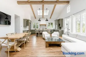 Exquisite luxury executive cottages - Image 2