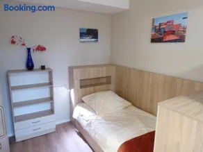 Studio Apartment 2 - Image 3