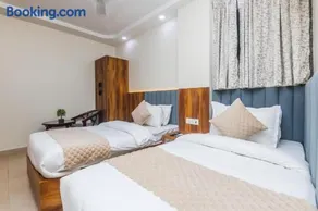 Hotel Twinkle Suites Delhi - Image 4