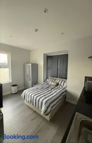 APARTMENT 1, Westmount - Image 1