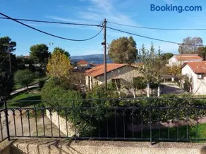Yellow house - Image 1