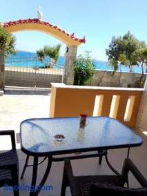 evia mourteri Apartment - Image 3