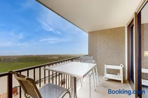 Sea Colony Ocean 3rd floor condo with elevator gym & pool - Image 1