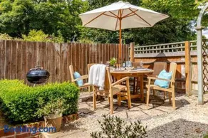 Charming Barn Retreat Near Pewsey & Woodborough - Image 2