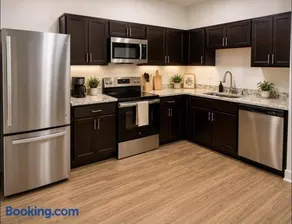 View Prime Location Min To Pkwy, Dollywood, More 3 Bedroom Condo - Image 4