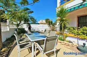 2 Bedroom Ground Floor Corner Bungalow with a Big Garden - Image 3