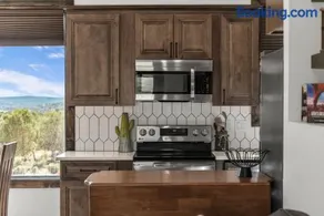 Red Canyon Casita-Brand New, Views, Hot Tub, Near Zion & Bryce - Image 4