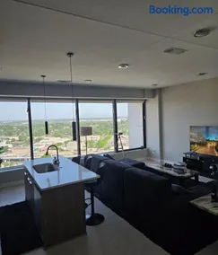 Immaculate Vibes Sunset View Condo - Image 1