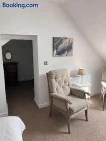 Two bed apartment, sleeps 5, ideal for work stays - Image 4