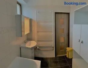 Příjemný řadový rodinný dům se zahradou - Image 2