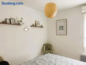 Appartement T2 avec parking dans residence face Remparts - Image 2
