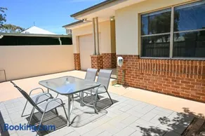 Griffith Prestige Apartment - Image 4