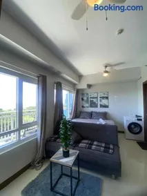 SeaRise Studio Pool Near Dusit Thani - Image 1