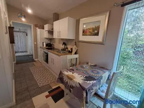Pioni Apartment - Image 1