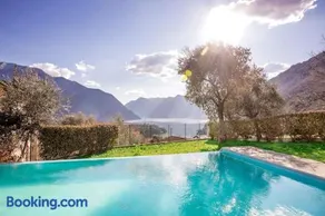 Ossuccio Sanny-Grande B sleeps 8 with POOL by Italian Apartments - Image 1