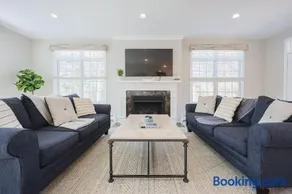 Expansive Oasis With Water Views, Walk To Beach! - Image 3