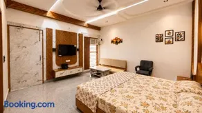 Premium 1BHK Stay with Private Balcony & Attached Bathroom - Image 3