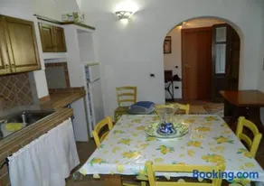 CASA CON VERANDA A POCHI PASSI DAL MARE - Image 1