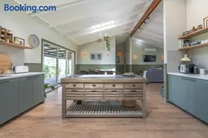 Luxe Farm Stay 20 mins from Beach - Image 2
