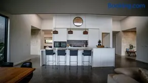 Luxury Modern Farm Stay with Country Living - Image 2