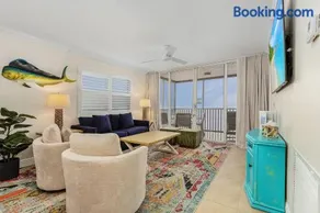 Beautiful Penthouse Condo - Corner Unit! condo - Image 3