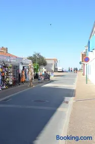 À 20 secondes de la plages de sable fin du rocher de longeville sur mer - Image 3