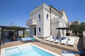 Villa Castagna near the Sea with Private Pool and Sauna - Image 1