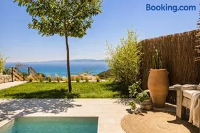 Hilaritas Sea View Suites - Image 4