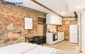 Neat Little Studio 15A With Free On-Site Parking - Image 3