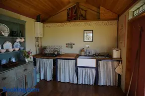 Sky View Shepherd's Huts with Woodburning Hot Tub - Image 2