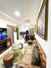 Ductaigallery's Entire Apt & Happy One Building - Image 4