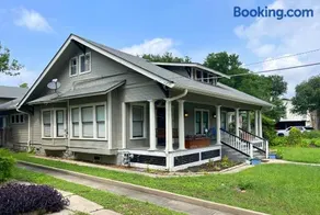 Historic 7BR Luxury with hot tub in the heart of town - Image 2