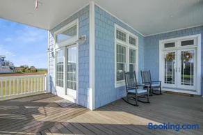The Blue Pearl - Luxurious beachfront living with community pool! - Image 3
