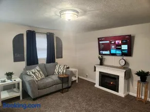 Modern and Cozy Space Near Columbus Attractions - Image 1