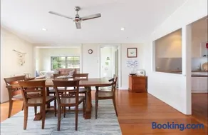 Quiet Waterfront Retreat - Fishing & Coastal Getaway, K'Gari Views - Image 4