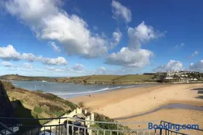 Beach Side Top Floor Property, Balcony & Sea Views - Image 1